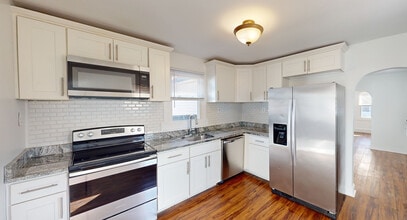 Building Photo - 1712 Pin Oak