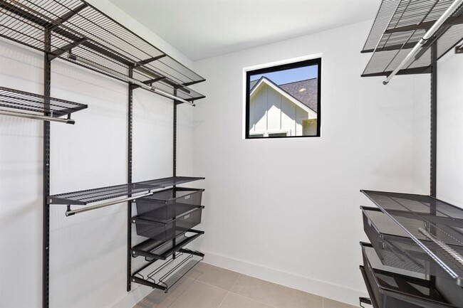Building Photo - 10941 Bluebird Pl