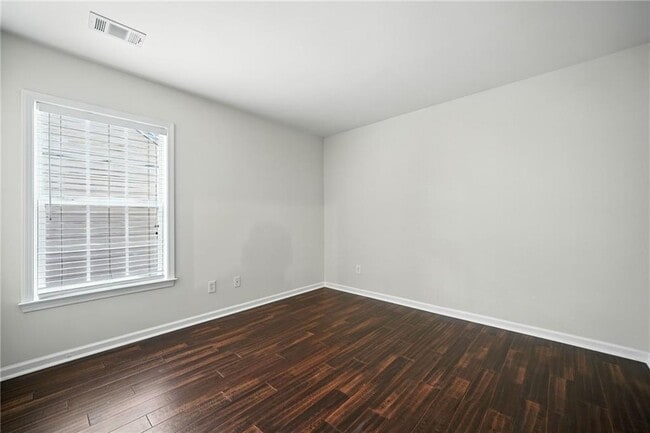 Building Photo - 215 Friars Head Dr NE