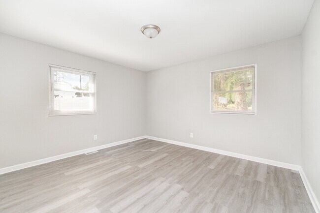 Building Photo - 815 Norwood Dr