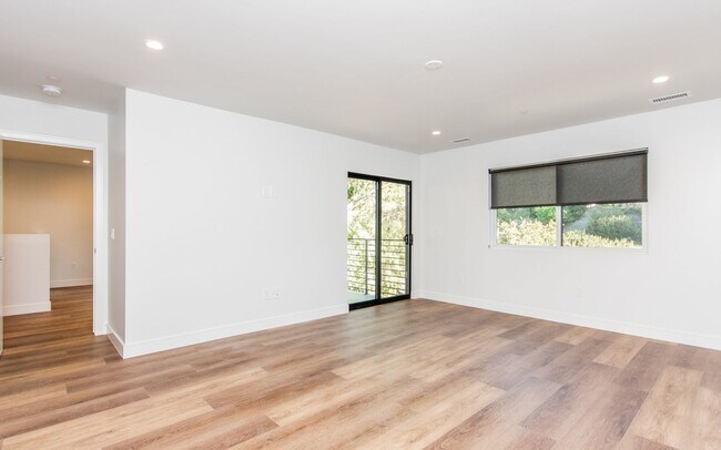 Building Photo - DunstanSt - 2270