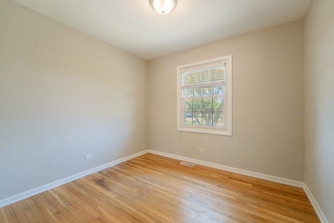 Building Photo - 21W458 Buckingham Rd