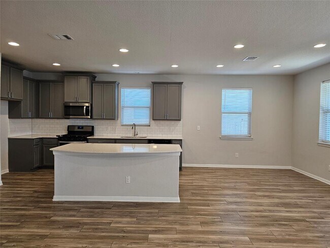 Building Photo - 128 Munk Ln