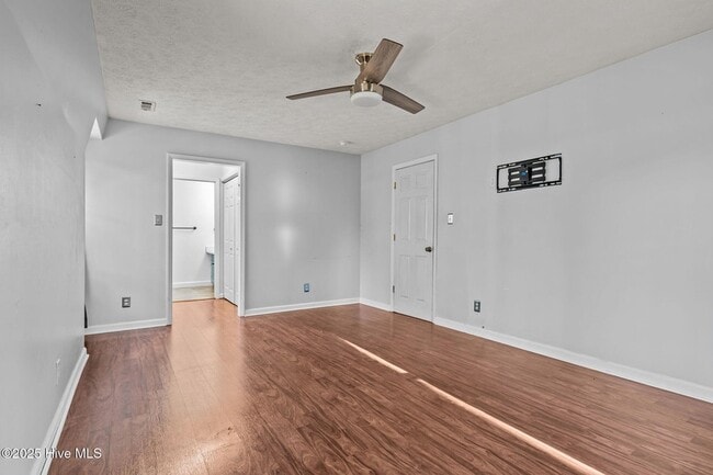 Building Photo - 215 Canterbury Rd