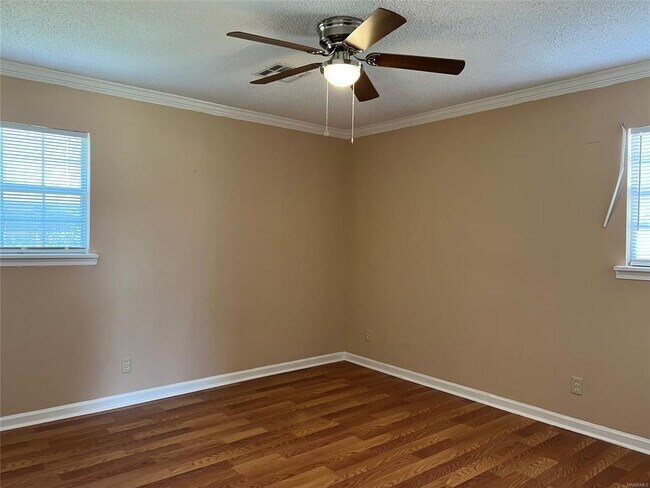 Building Photo - 4230 Fairwood Dr