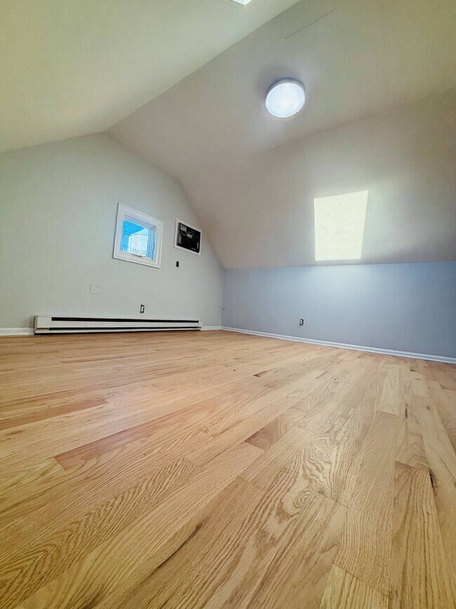 Building Photo - 45 Glen Head Rd