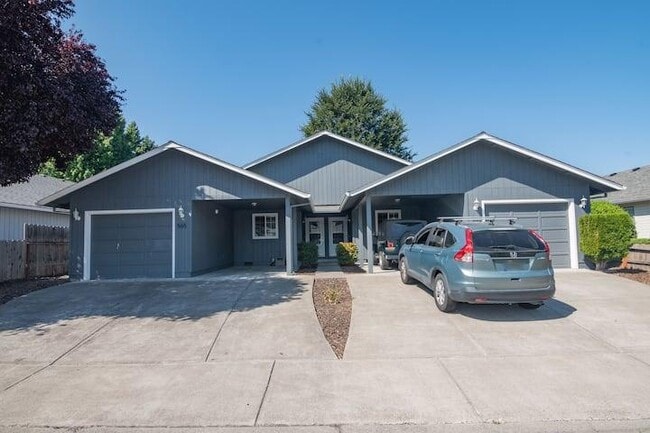 Building Photo - 565 Primrose Dr