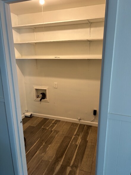 Building Photo - 712 N Wright Ave