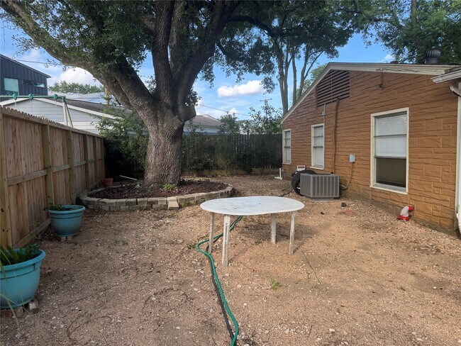 Building Photo - 6944 Burgess St