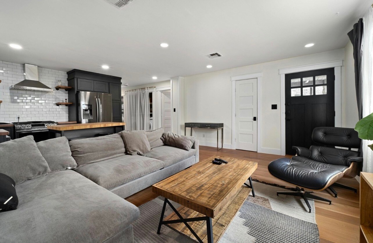 Building Photo - 2804 Crest Ave