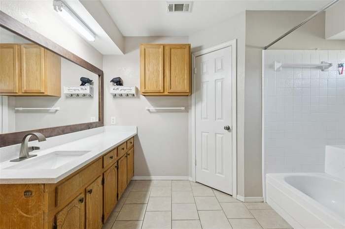Building Photo - 2409 Avonhill Dr