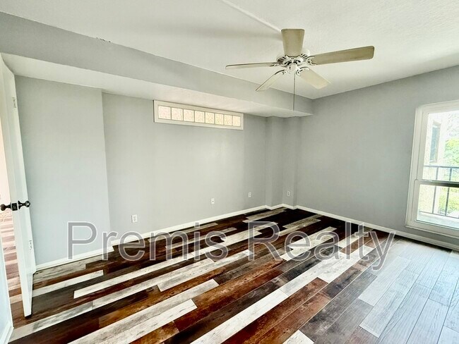 Building Photo - 2800 Cove Cay Dr