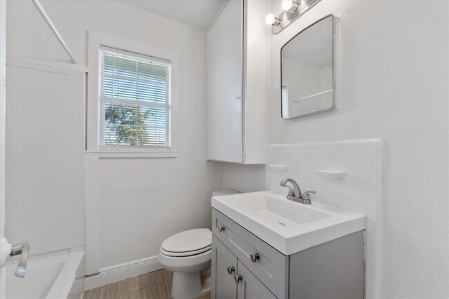 Building Photo - 5234 Browncroft St