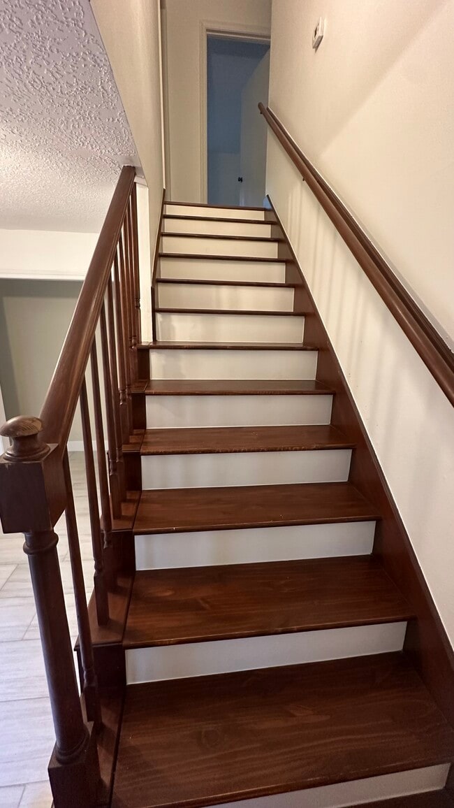 Stairs, with 3 bedrooms upstairs & 1 full restrooms. - 4806 Havenwoods Dr