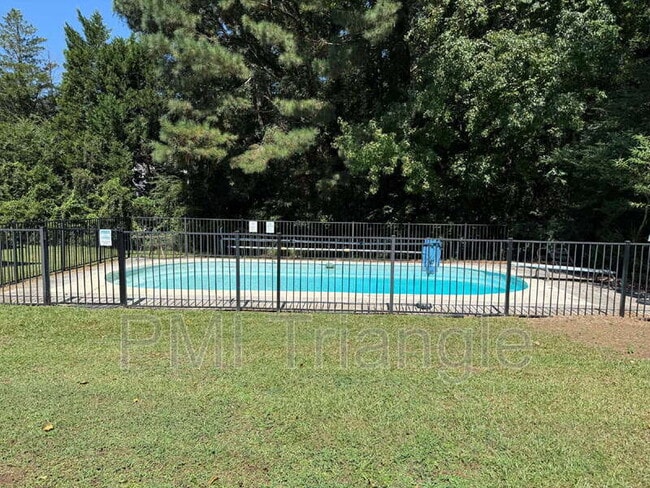 Building Photo - 4301 Ellinwood Dr