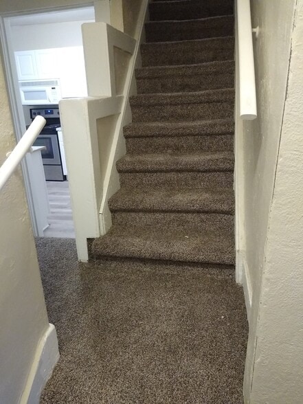 Building Photo - 2329 Van Buren Ave