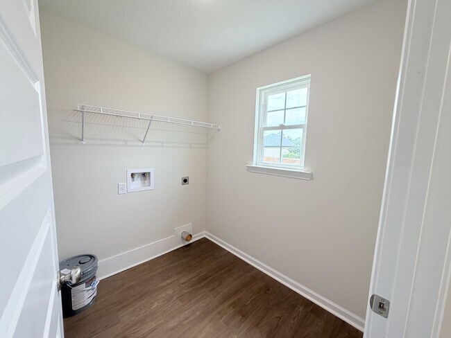 Building Photo - 502 Nickies Wy