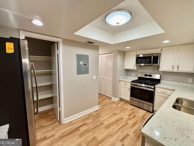 Building Photo - 58 Rumson Ct