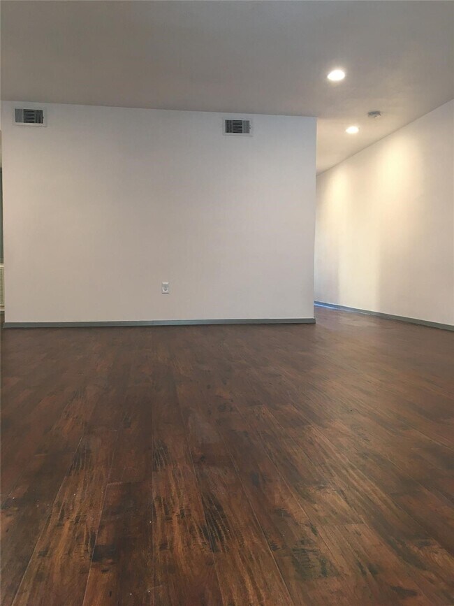 Building Photo - 12633 Memorial Dr