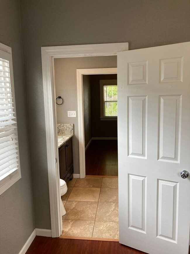 Building Photo - Adorable 2 Bedroom 1 Bath Cozy Modesto Home