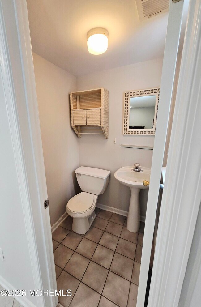 Building Photo - 240 Mill Creek Dr