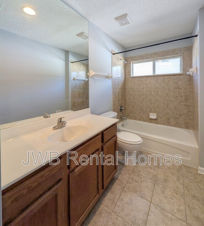 Building Photo - 129 Castlegate Ln