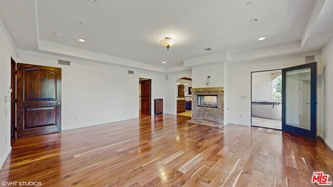 Building Photo - 3311 Deronda Dr
