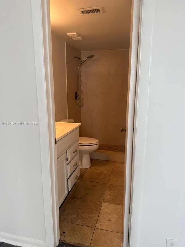 Building Photo - 109 Lake Emerald Dr