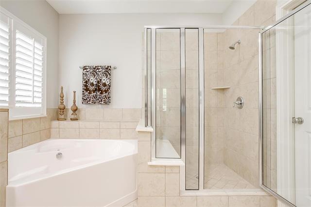 Building Photo - 13704 Southern Oaks Dr