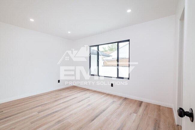 Building Photo - 3 Bed 2 Bath House For Rent Arrington Ave Downey