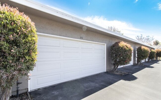 Building Photo - Beautiful 3+ bedroom Encinitas Townhouse!