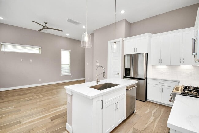 Building Photo - 304 Chobani Ln