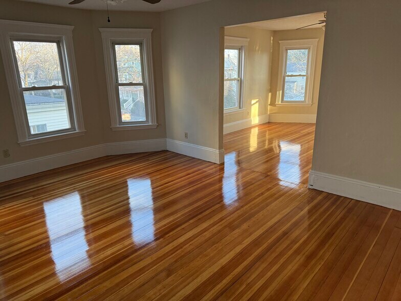 Building Photo - 592 Salem St