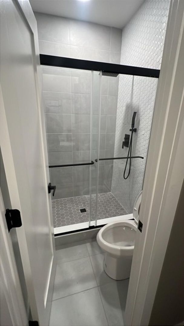 Building Photo - August 2026 Prelease! 5 Bedroom House 2 Blocks from CU