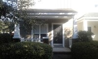 Building Photo - Lovely Townhome in Southeast Columbia