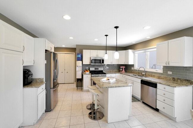 Building Photo - 2655 Molitor Rd
