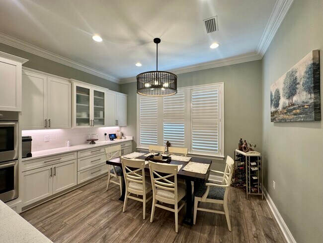 Building Photo - 613 Tulip Tree Way