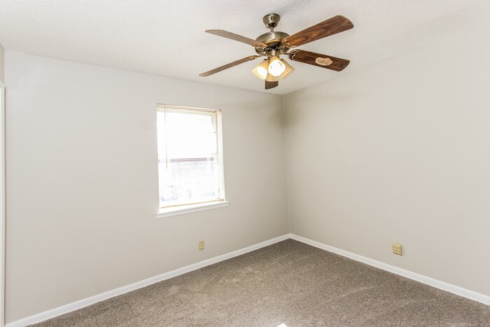 Building Photo - 218 Leighton Dr