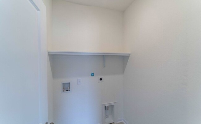 Building Photo - 2838 Davis Trce