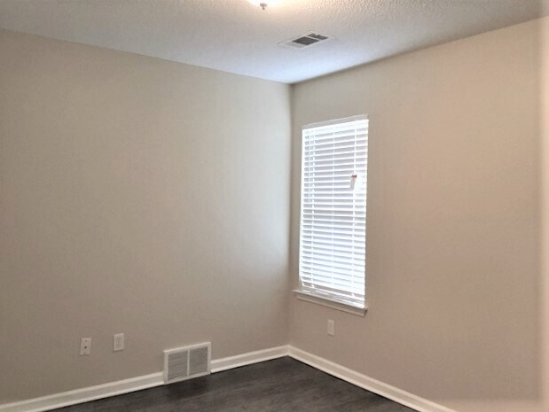 Building Photo - 1406 Siskin Dr