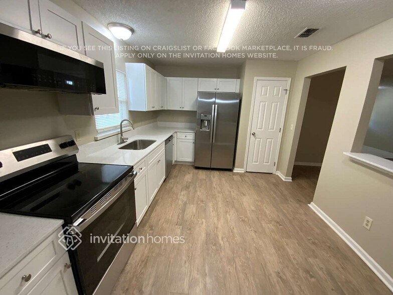 Building Photo - 9713 Peabody Dr N