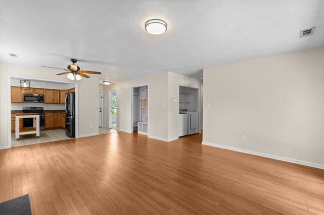 Building Photo - 609 Maxwood Ct