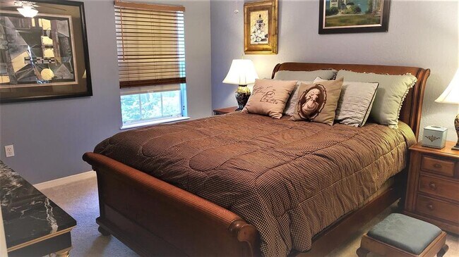 Building Photo - 8804 Manor Loop