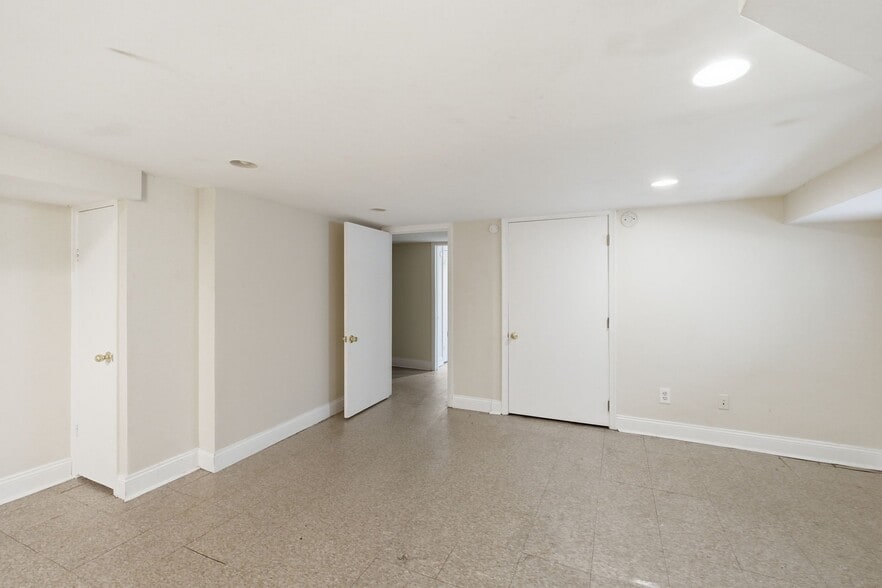 Building Photo - 720 Gresham Pl NW