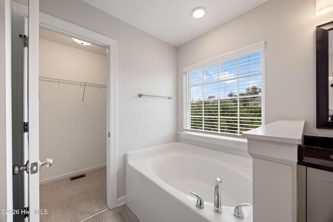 Building Photo - 424 Arrowwood Dr