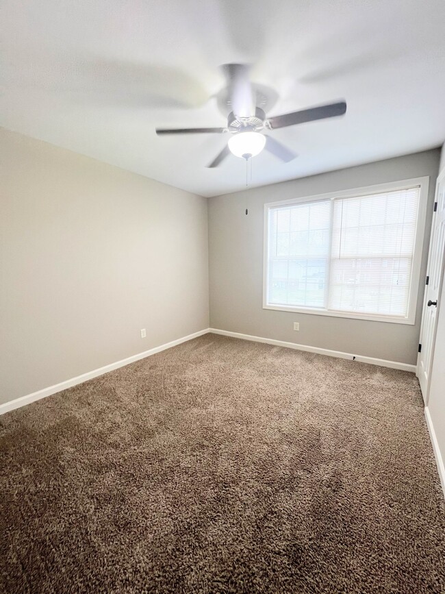 Building Photo - 2 Bedroom 1.5 Bath Townhome