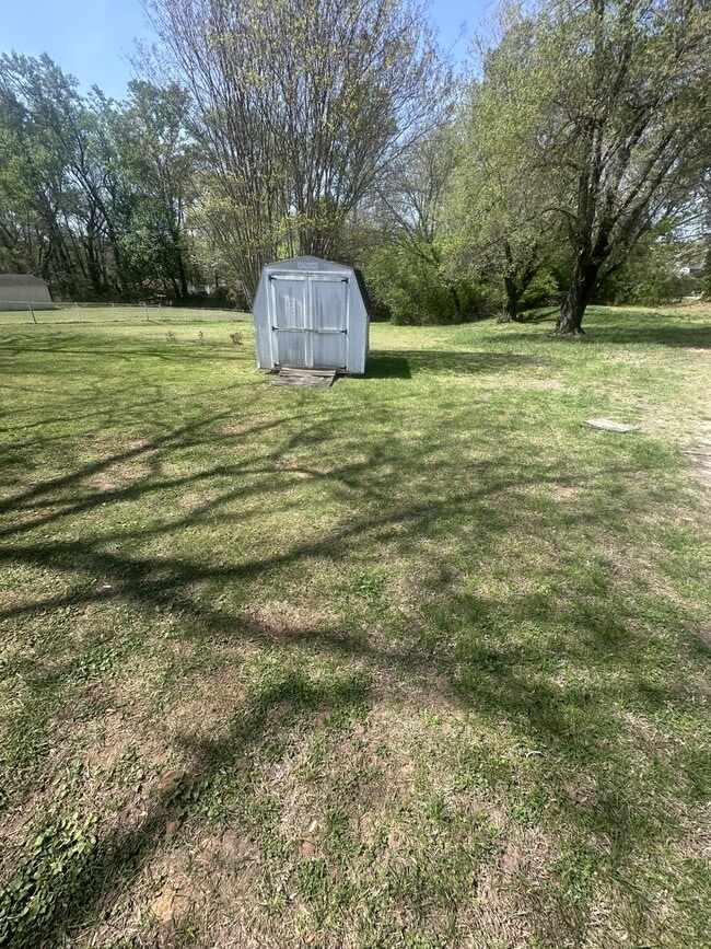 Building Photo - 1123 Franklin Turnpike