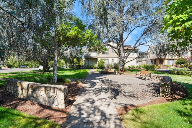 Building Photo - Just Listed!! 2 Bedroom, 2.5 Bathroom Townhouse in Arbor Villebois!