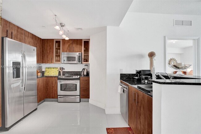 Building Photo - 7900 Harbor Island Dr