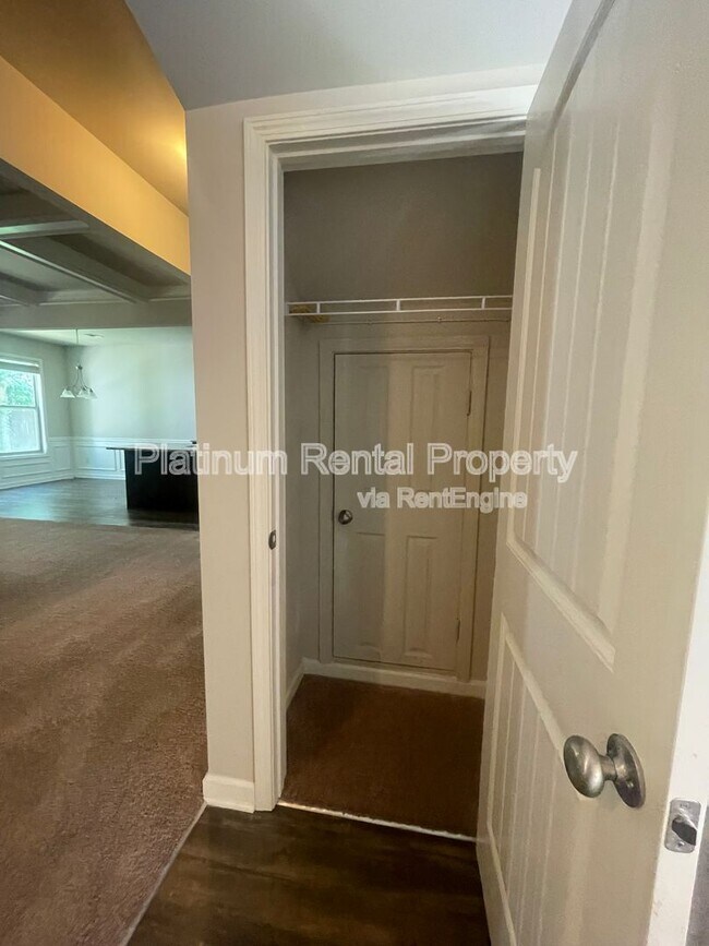 Building Photo - 7350 Silk Tree Pt